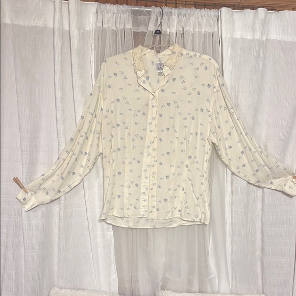 Boutique/Vintage Cream Buttoned Blouse with Mandarin Collar - Picture 1 of 12